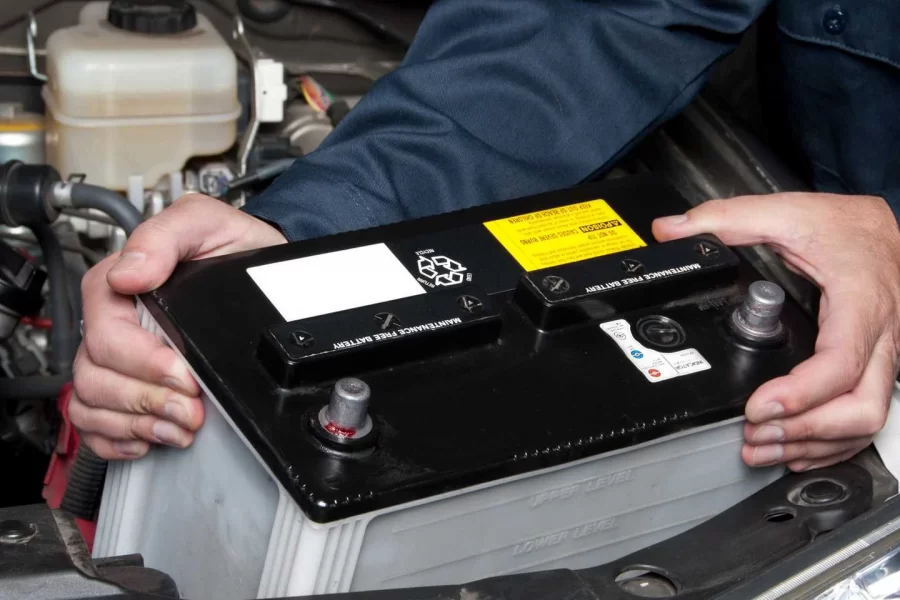 What are the key features of an AC Delco Car Battery?