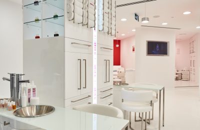 How to Remove a Manicure Without Damage