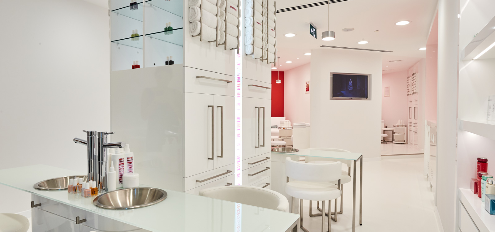 How to Remove a Manicure Without Damage